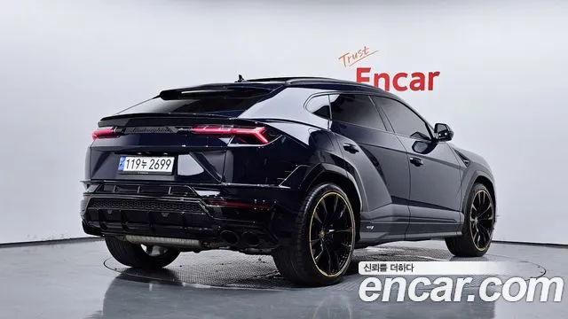 Фотография автомобиля — Lamborghini Urus