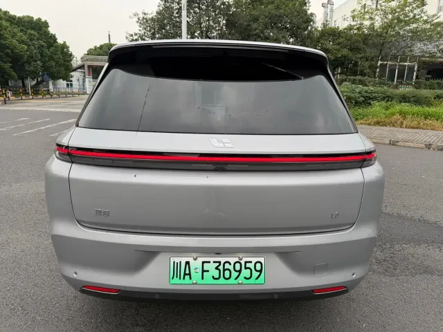 Li Auto L8 — Фото автомобиля 5