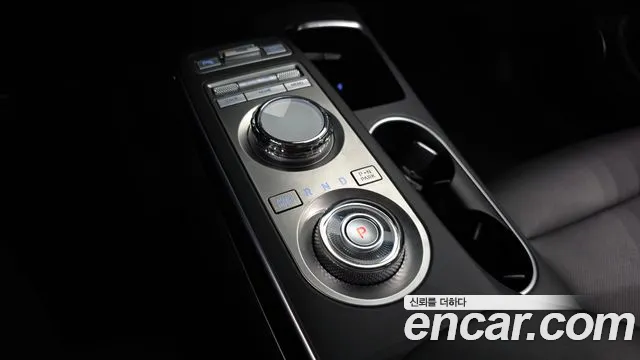 Genesis GV70 — Фото автомобиля 12
