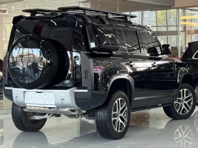 Land Rover Defender — Фото автомобиля 18
