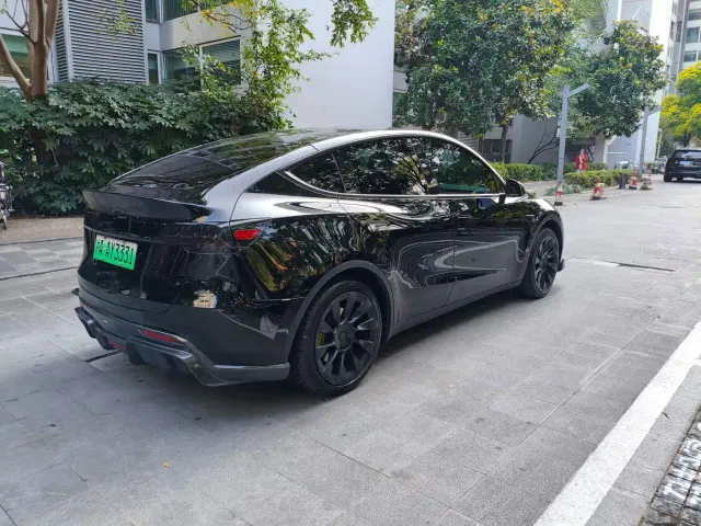 Tesla Model Y — Фото автомобиля 8