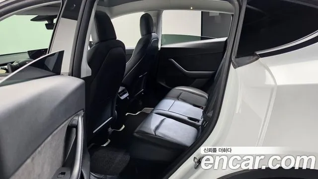 Tesla Model Y — Фото автомобиля 11
