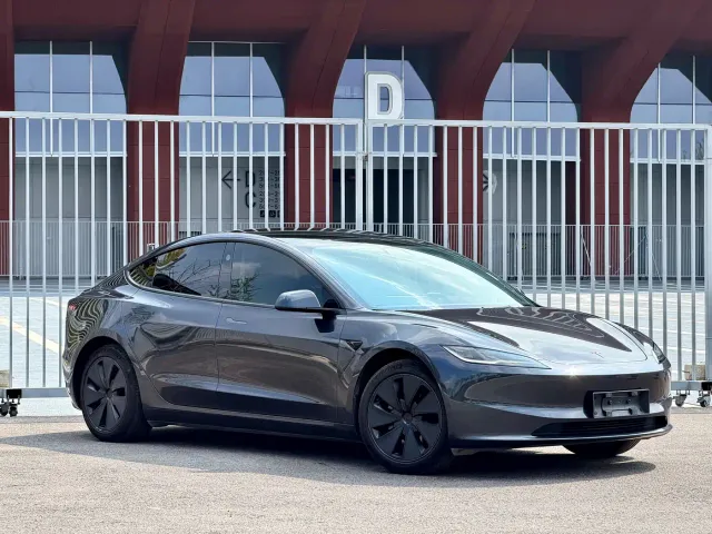 Tesla Model 3 — Фото автомобиля 3