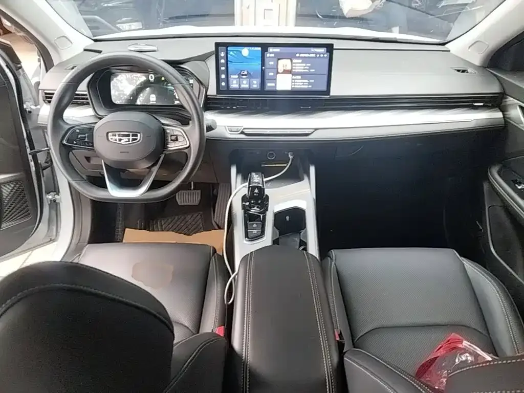 Geely Emgrand L HiP 2024 Model Champion Edition 1.5TD-DHT Pro 100KM Surpassing Type — Фото автомобиля 9
