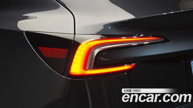Tesla Model 3 — Фото автомобиля 8