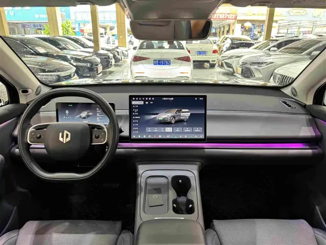 Leapmotor C10 — Фото автомобиля 9