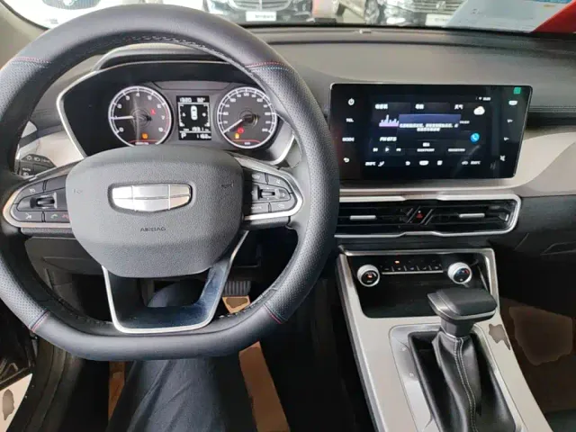Geely Binyue — Фото автомобиля 9