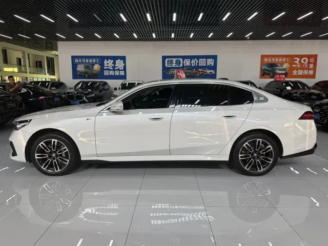 BMW 5 Series — Фото автомобиля 8