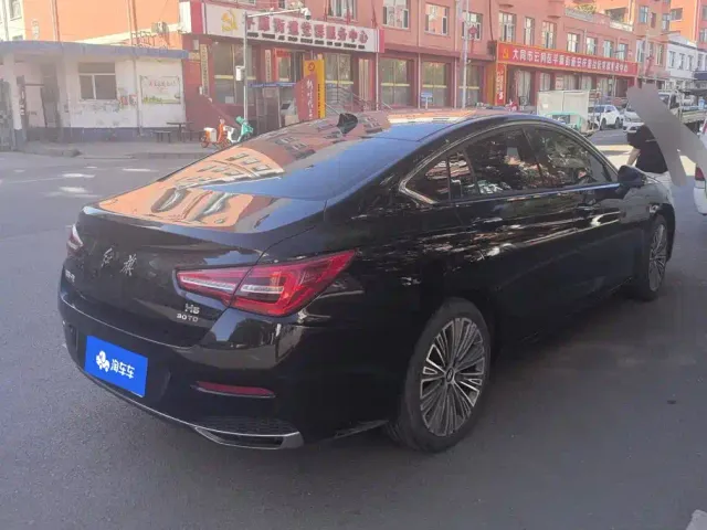 Hongqi H5 — Фото автомобиля 3