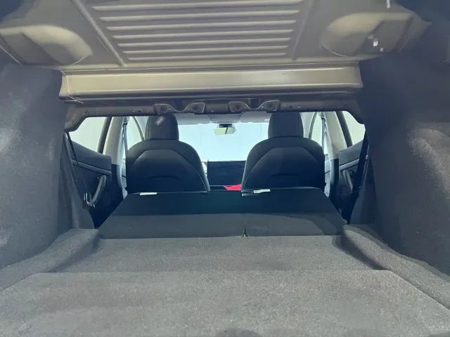 Tesla Model 3 — Фото автомобиля 13