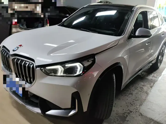 Фотография автомобиля — BMW X1