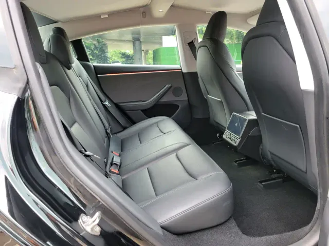 Tesla Model 3 — Фото автомобиля 12