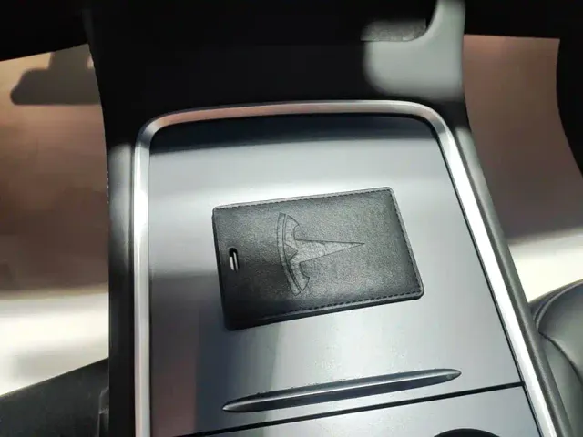 Tesla Model Y — Фото автомобиля 8