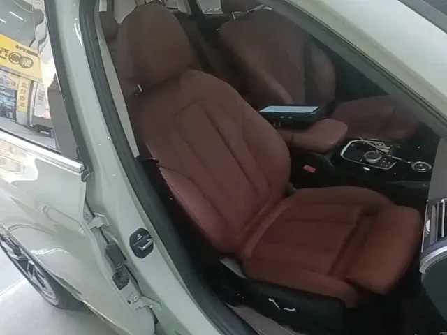 BMW iX3 — Фото автомобиля 24