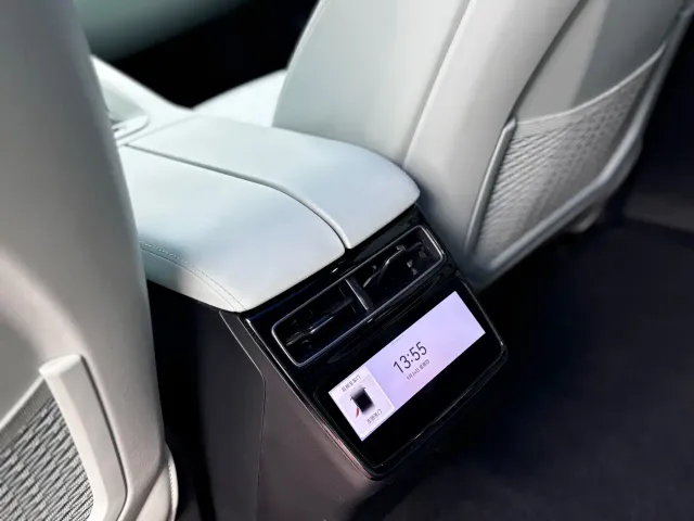 ZEEKR Zeekr 001 2024 YOU Edition 100kWh AWD — Фото автомобиля 21