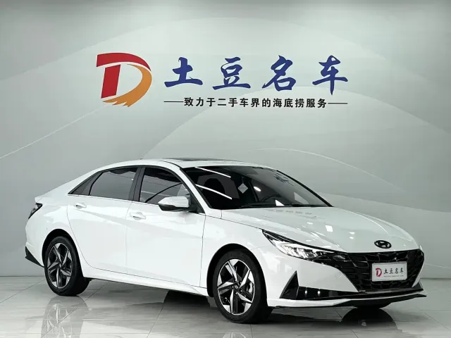 Hyundai Elantra — Фото автомобиля 3