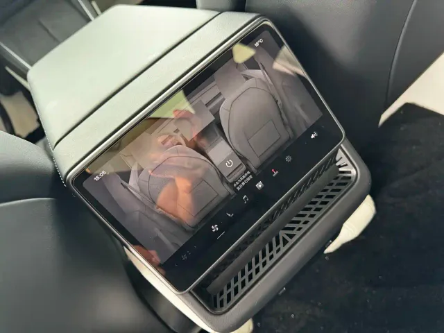 Tesla Model Y — Фото автомобиля 3