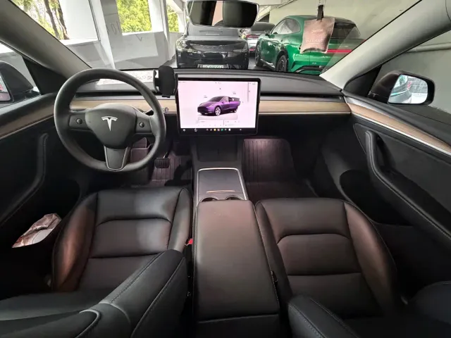 Tesla Model Y — Фото автомобиля 5