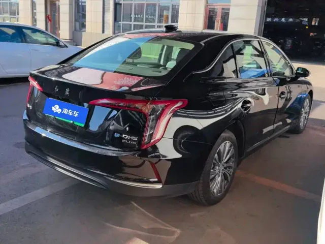Hongqi E-QM5 — Фото автомобиля 3