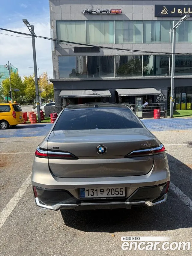 BMW 7 Series — Фото автомобиля 4