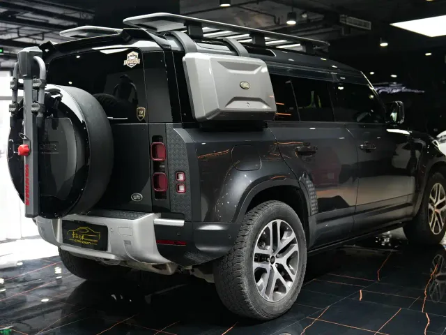 Land Rover Defender — Фото автомобиля 10