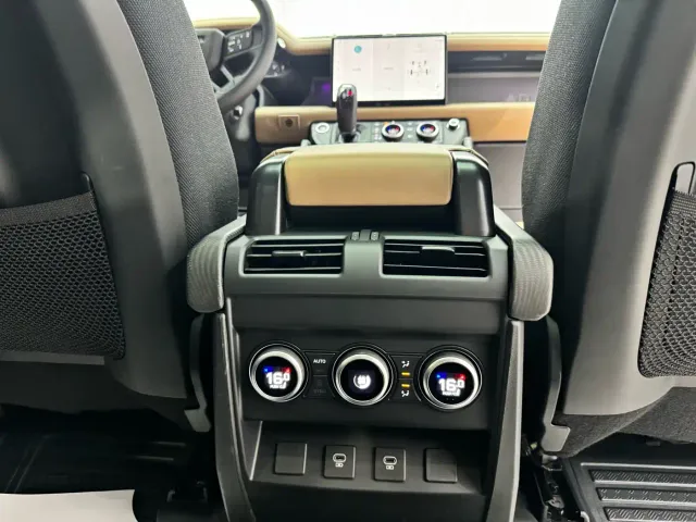 Land Rover Defender — Фото автомобиля 18