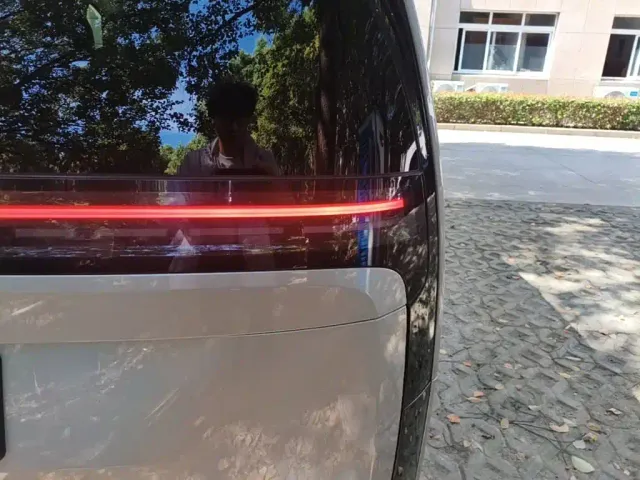 Li Auto MEGA — Фото автомобиля 7