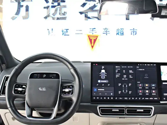 Li Auto L8 — Фото автомобиля 8