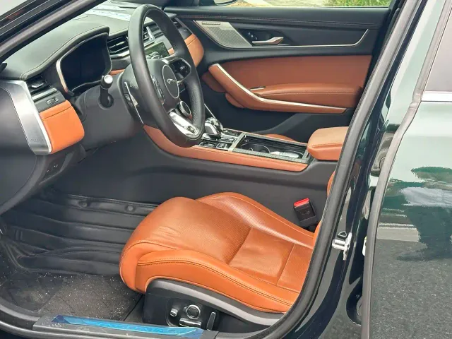 Jaguar XFL — Фото автомобиля 4