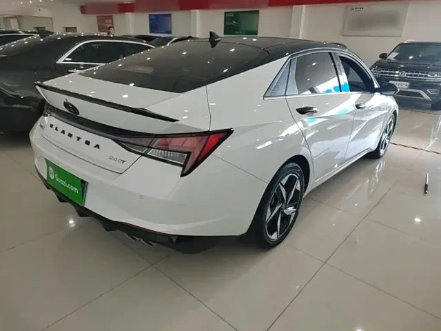 Hyundai Elantra — Фото автомобиля 6