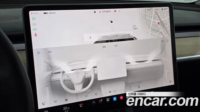 Tesla Model Y — Фото автомобиля 17