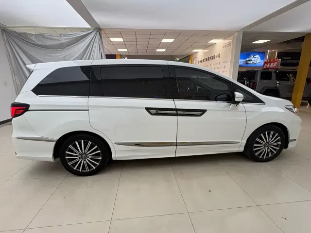 Honda Elysion — Фото автомобиля 8