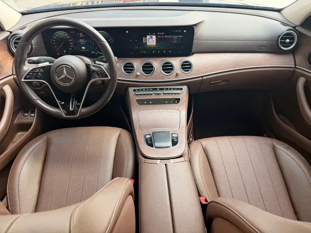 Mercedes-Benz E-Class — Фото автомобиля 18