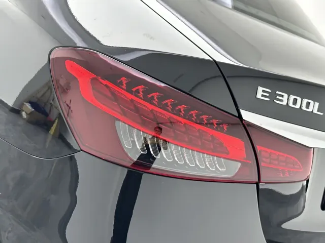 Mercedes-Benz E-Class — Фото автомобиля 24