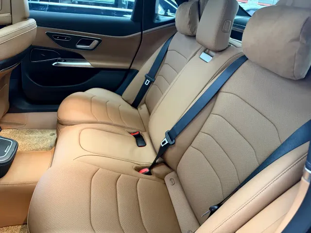 Mercedes-Benz E-Class — Фото автомобиля 12