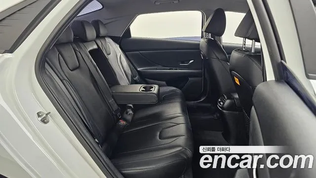Hyundai AVANTE Avante (CN7) — Фото автомобиля 12