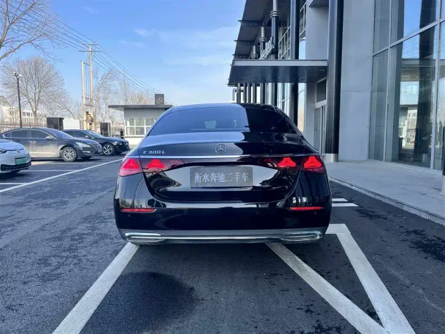 Mercedes-Benz E-Class — Фото автомобиля 5