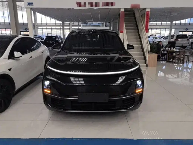 Li Auto L9 — Фото автомобиля 2