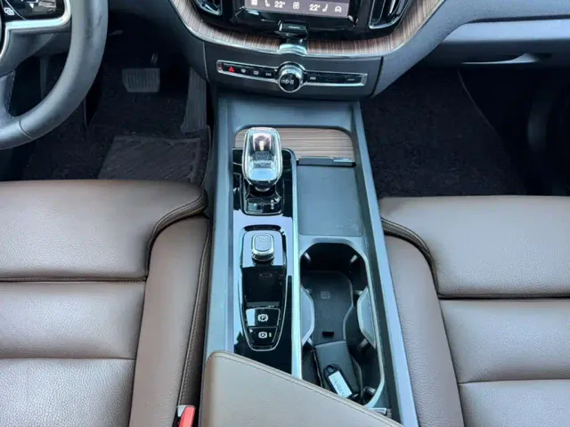 Volvo XC60 — Фото автомобиля 5