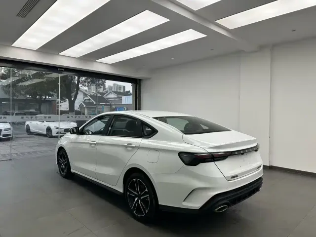 Geely Binrui — Фото автомобиля 7