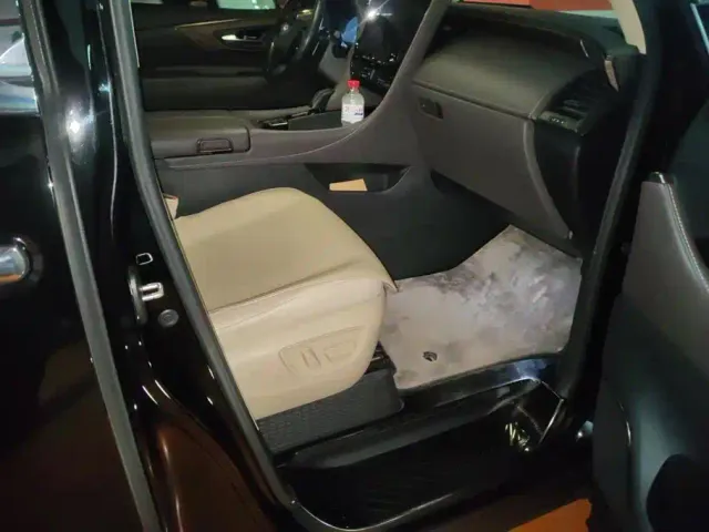 Toyota Alphard — Фото автомобиля 8