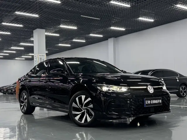 Volkswagen Passat — Фото автомобиля 3