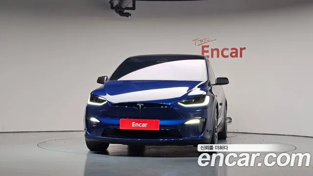 Tesla Model X — Фото автомобиля 2