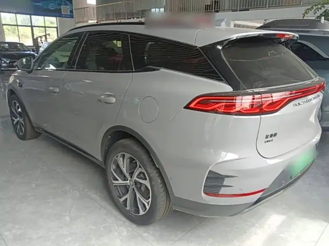 BYD Tang — Фото автомобиля 4