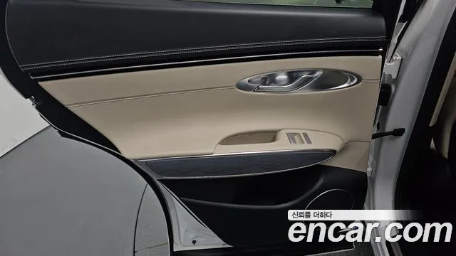 Genesis GV70 — Фото автомобиля 24