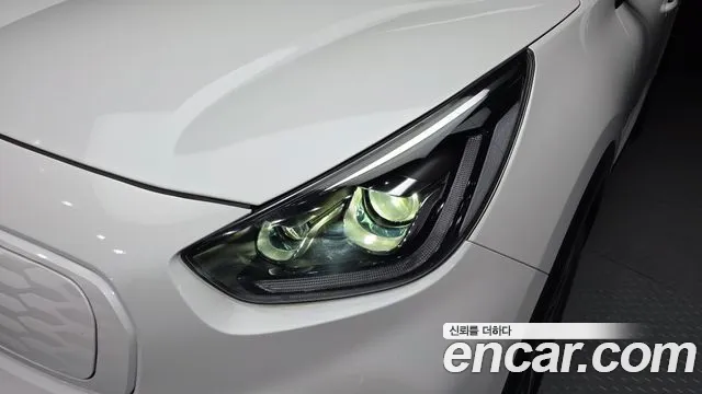 Kia Niro — Фото автомобиля 22