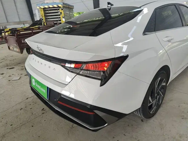 Hyundai Elantra — Фото автомобиля 7