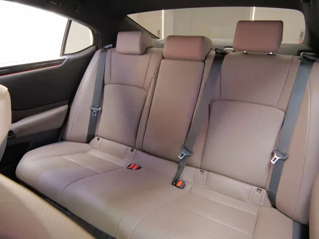 Lexus ES — Фото автомобиля 8