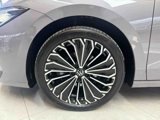 Volkswagen Passat — Фото автомобиля 17