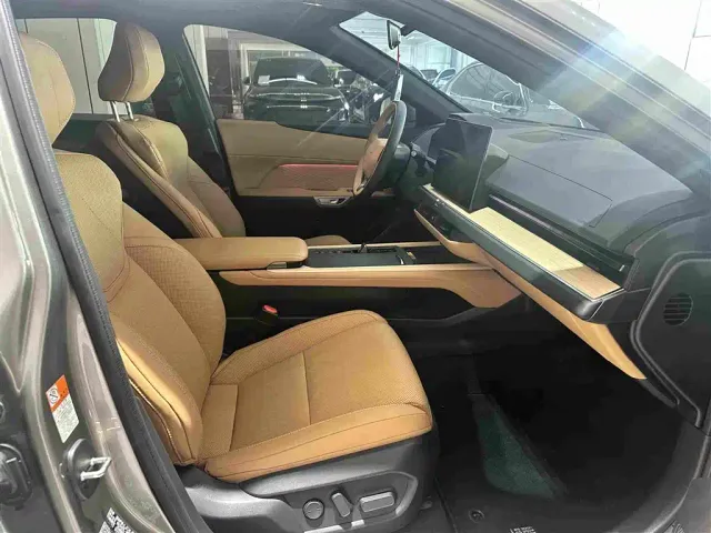 Lexus ES — Фото автомобиля 16